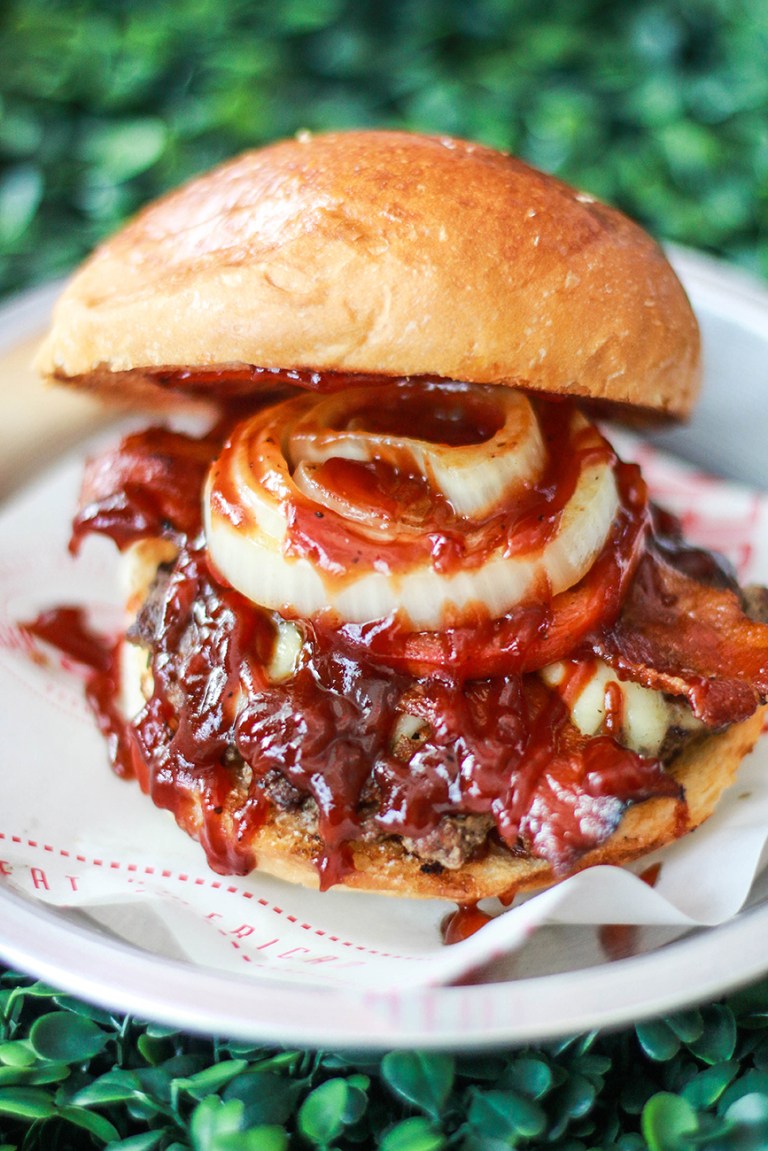 eatscape-03-the-burger-joint18